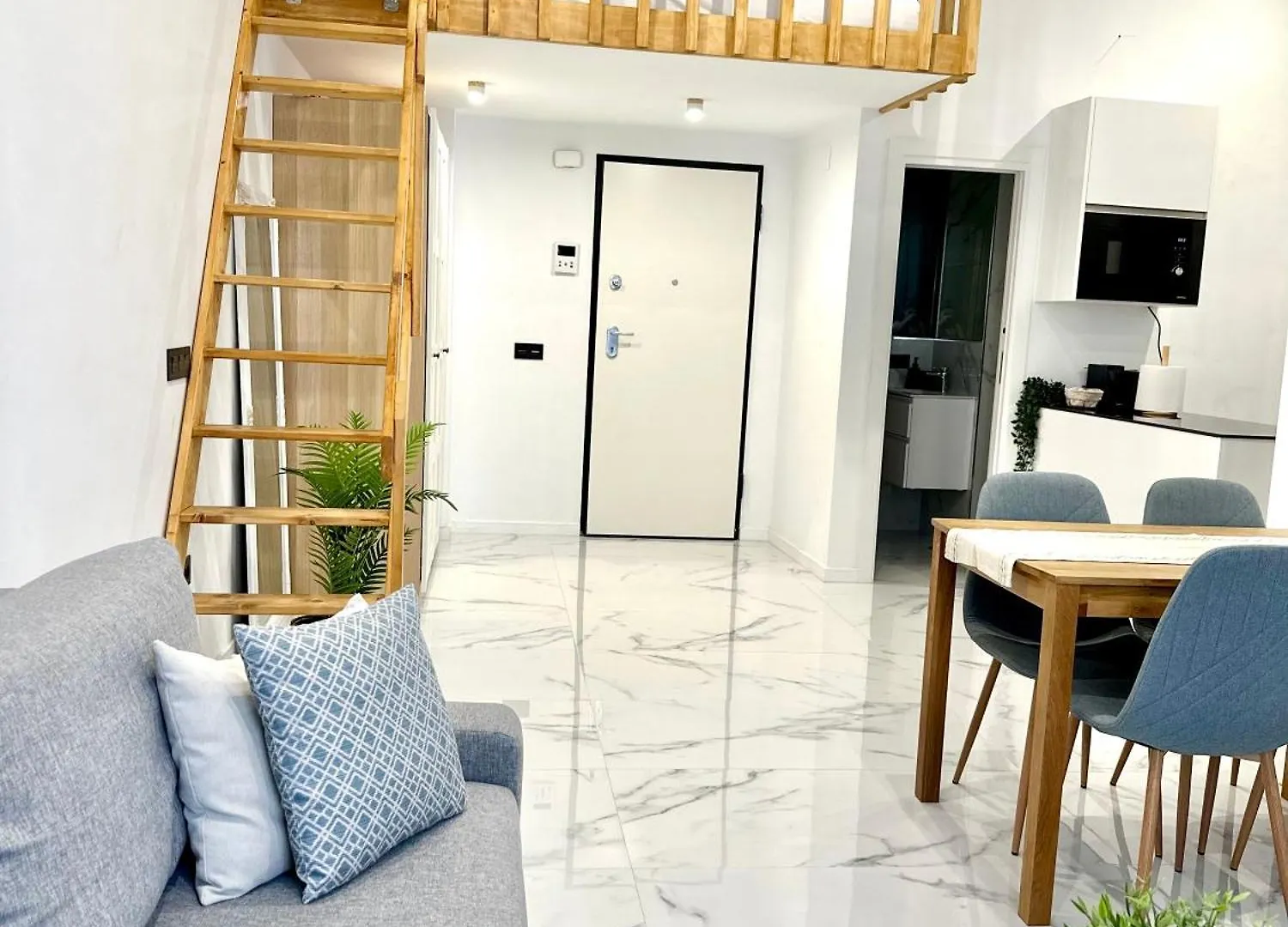 Mark Suite B8 Fuengirola